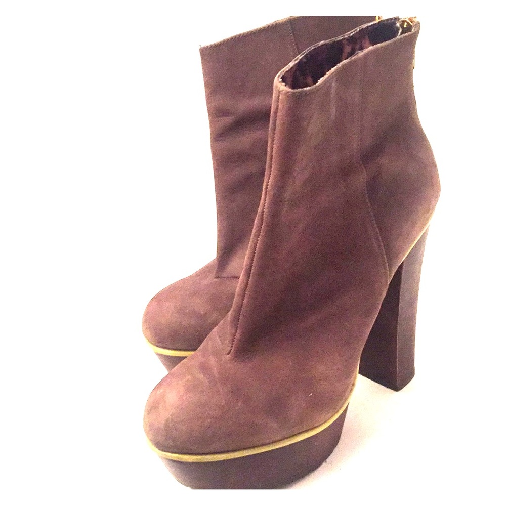💜Betsey Johnson size 9 platform heel boots.